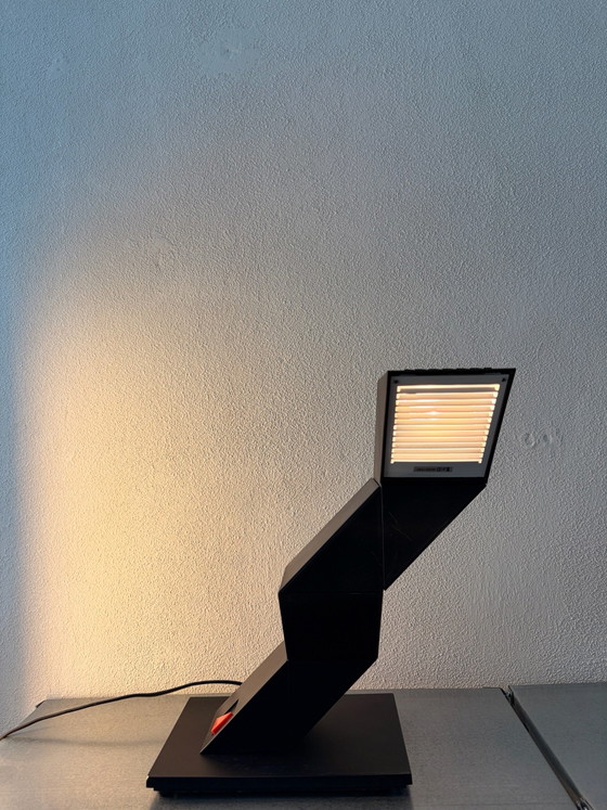 Lampe Massive Zig Zag Chan Shui années 80, Métal, Plastique, Noir (photo 3 sur 10)