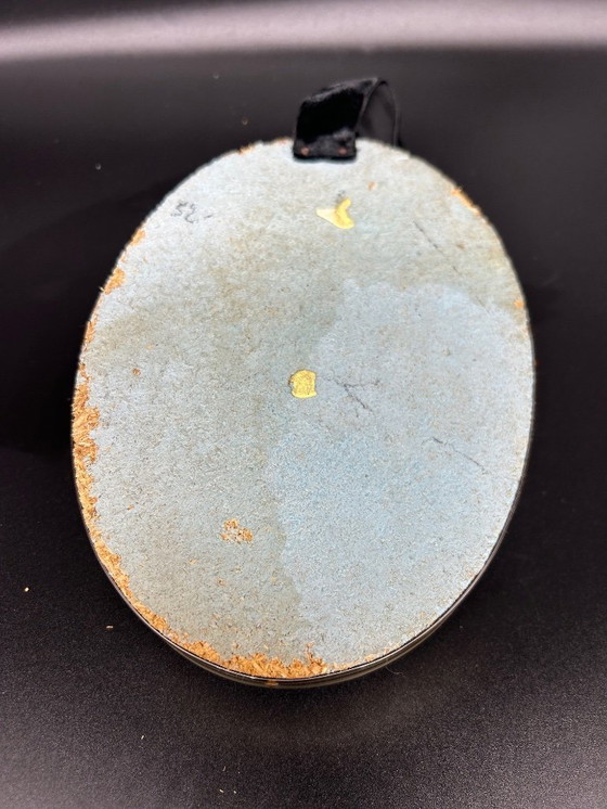 Image 1 of curved glass frame with bird decoration