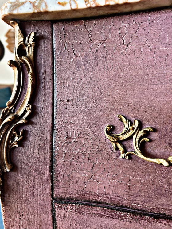Pretty Louis XV style patinated antique chest of drawers, Powdered violet and marble, Wood, Purple (photo 14 of 15)