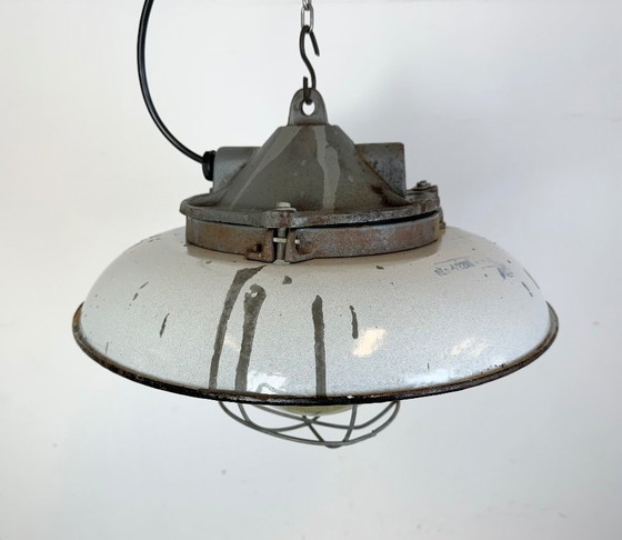 Image 1 of Industrielle graue Emaille-Hängeleuchte im Fabrikkäfig-Design aus Gusseisen von Zaos, 1960er Jahre