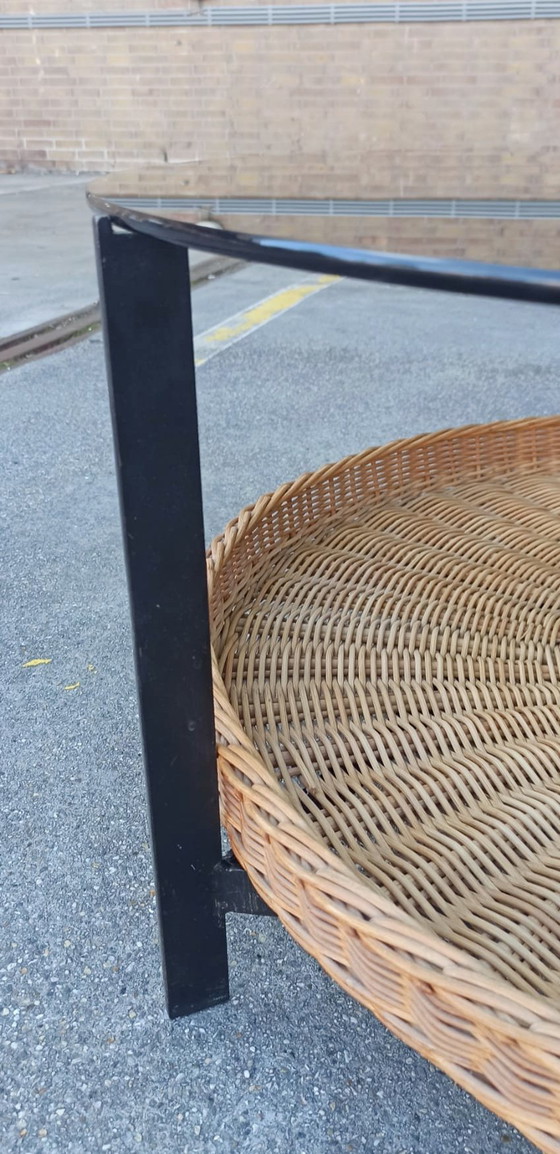 Image 1 of Vintage ronde glazen, metalen en rotan salontafel