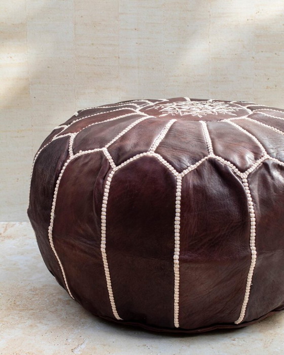 Image 1 of Pouf marocchino in pelle, realizzato a mano.