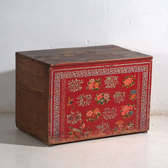 Malle chinoise ancienne peinte en bois de pin – Chine, circa 1930 – Armoires de rangement, Metal (photo 4 of 40)