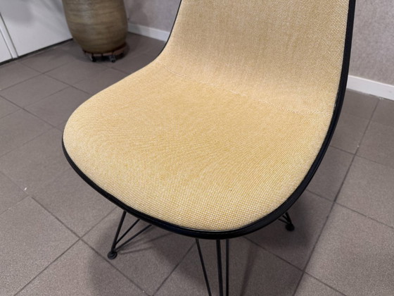 Image 1 of Vitra | Eames | DSR | Wit & Creme Bekleding | 2x