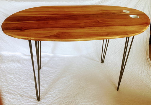 Organisch notenhouten bureau Eefwooddesign 