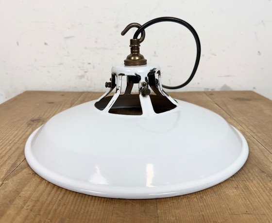 Image 1 of Industriële witte geëmailleerde fabriekshanglamp, jaren 60