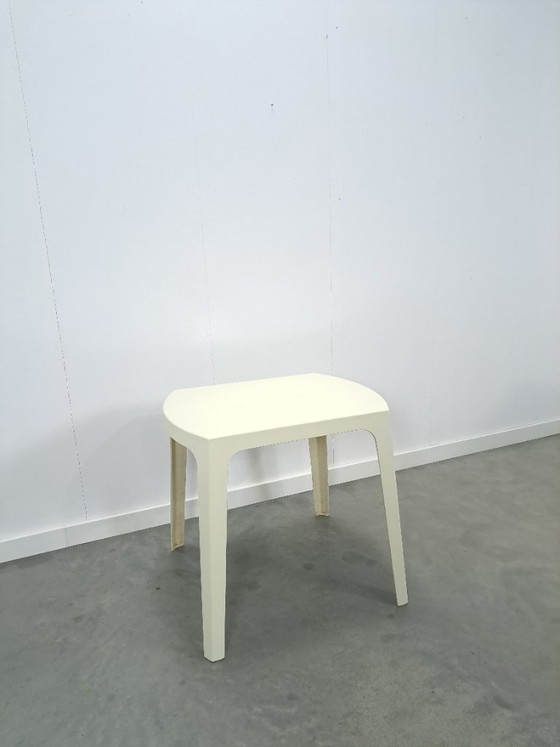 Image 1 of Vintage gebroken wit kunststof tuintafel eettafel