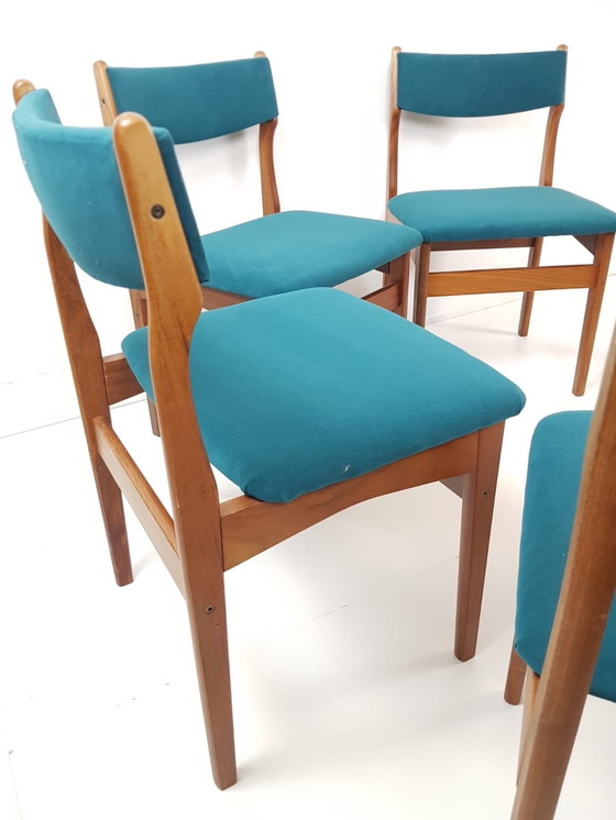 Image 1 of 6 vintage deense eettafel stoelen nieuw gestoffeerd