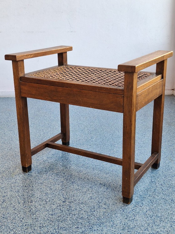 Image 1 of Conjunto de dos sillas bajas y mesa de centro de la Escuela de Ámsterdam.
