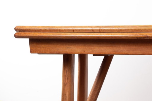 Très grande table de repas extensible, 320 cm, en chêne par Guillerme et Chambron pour Votre Maison 1960.