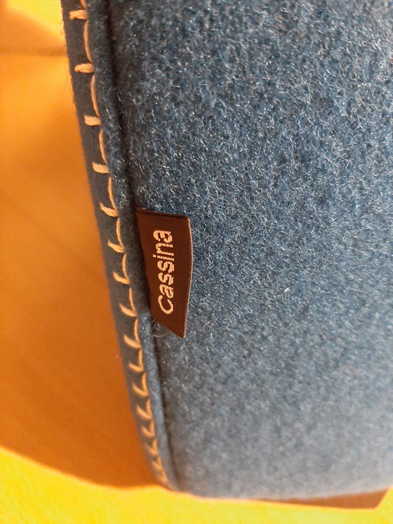 Image 1 of Cassina Utrecht 637, nueva, nunca usada, en tela de lana azul petróleo (serie 13L), costuras de caballo