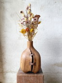 Vase / Skulptur aus massiver, geschnitzter Eiche