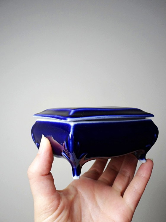 Image 1 of Piccolo portagioie vintage in porcellana blu di Limoges.