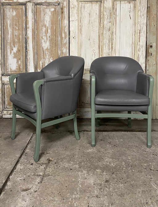 Sei poltrone di design italiano, metà secolo, in pelle grigia.