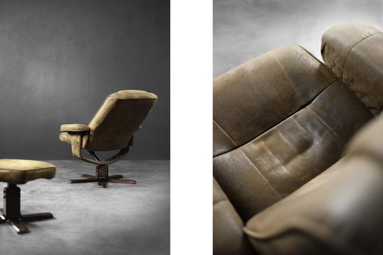 Image 1 of Chaise pivotante et ottomane marron vintage du milieu du siècle danois moderne, années 1960, lot de 2