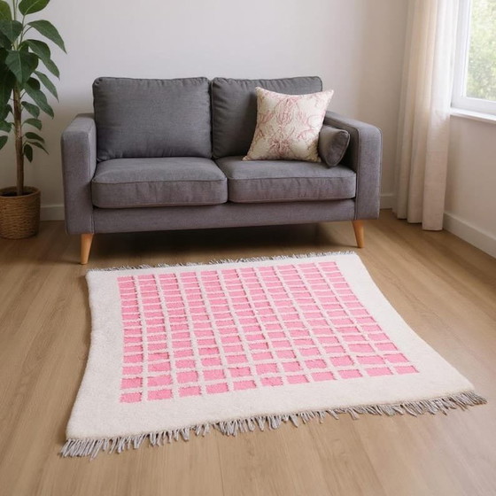 Image 1 of Moroccan Berber rug, handwoven in the traditional style with rose motifs, size 2/3 m