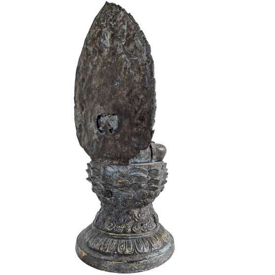 La Patrona della Compassione – Guanyin Cinese Monumentale su Base di Loto – 36.5 cm – 3.5 kg – Sculture (photo 4 of 8)