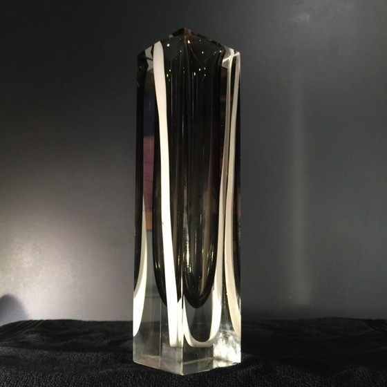 White and Black Striped Sommerso Murano Glass Vase attributed to Flavio Poli for Seguso, 1960s – Arte (photo 5 of 17)