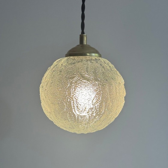 Image 1 of PAIRE D’ANCIENNES SUSPENSIONS RONDES EN VERRE VINTAGE 