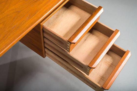 Image 1 of  Mid Century Modern Freistehender Teakholz-Schreibtisch von GV Møbler, 1960er Jahre