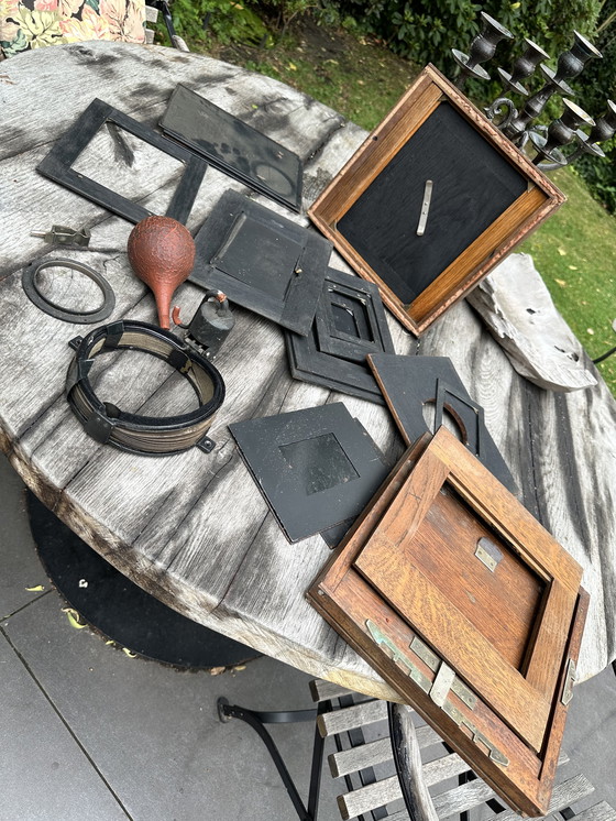 Image 1 of Vintage wooden studio camera on tripod - Narita Belgium