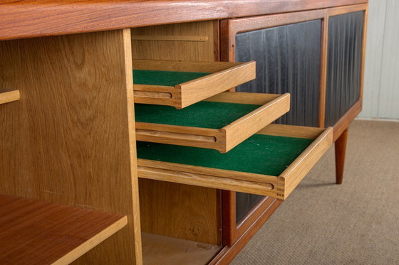 Image 1 of Enfilade danese extra lunga in teak, quercia e skai, 280 cm, di Arne Hovmand-Olsen 1960.