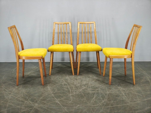 Ensemble de 4 chaises de salle à manger TON en hêtre, style Mid-Century, Tchécoslovaquie, années 1970