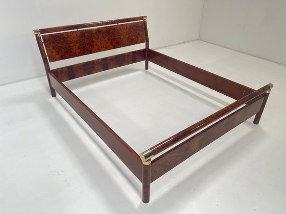 Image 1 of Cadre de lit vintage italien moderne en bois de ronce