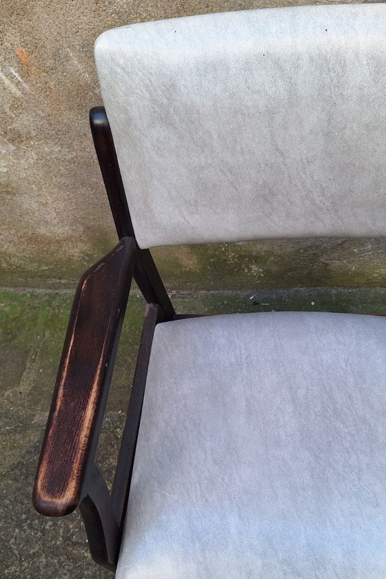 Image 1 of Poltrona in legno e similpelle