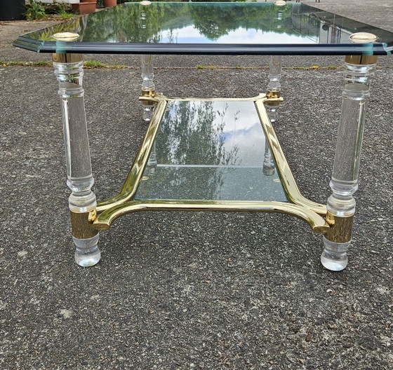 Image 1 of Italienischer schwerer zweistöckiger Couchtisch aus Lucite, Tommaso Barbi, Regency-Stil, 80er Jahre