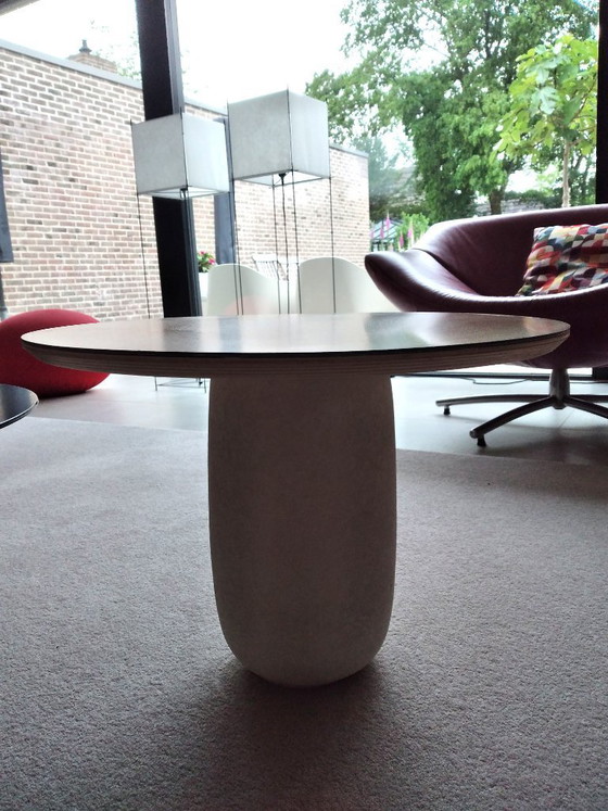 Image 1 of Table basse avec base en céramique et plateau en Alupanel (Pièce unique)