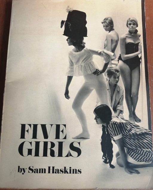 Five Girls Photographed by Sam Haskins. Ed. Corgi 1969