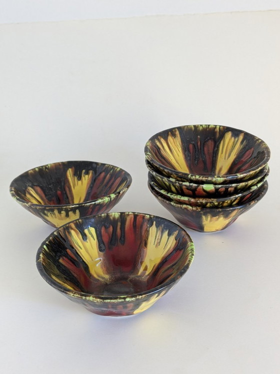 Image 1 of Set van 6 keramische kommen van Vallauris, gesigneerd.