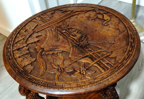 Tavolino vintage balinese in teak intagliato a mano con gambe di drago (Naga) e paesaggio vulcanico (photo 7 of 11)