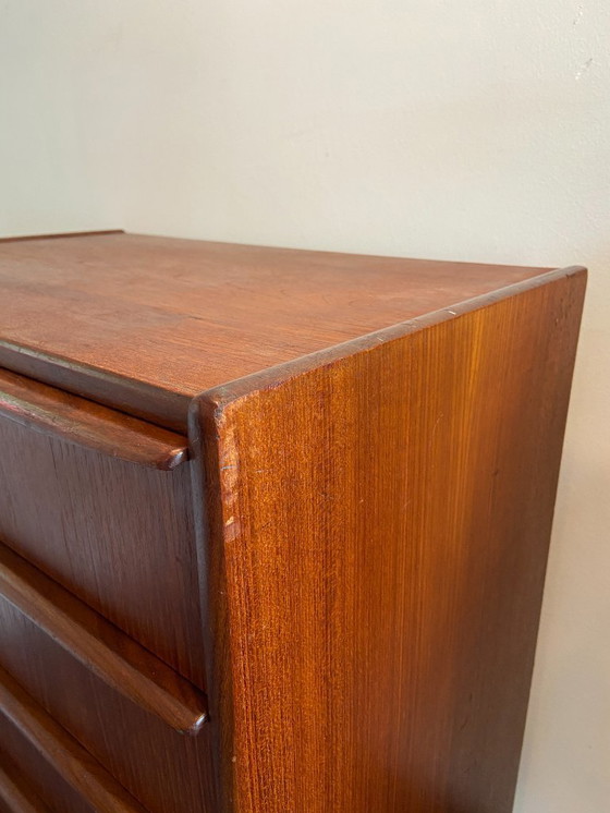 Image 1 of Vintage Deense ladekast in teak met 5 laden