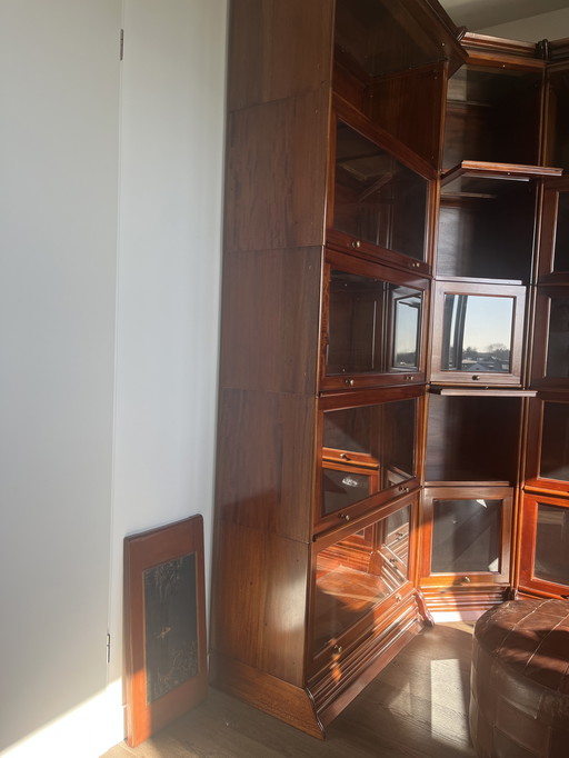 Klassieke stapelbare bibliotheekkast