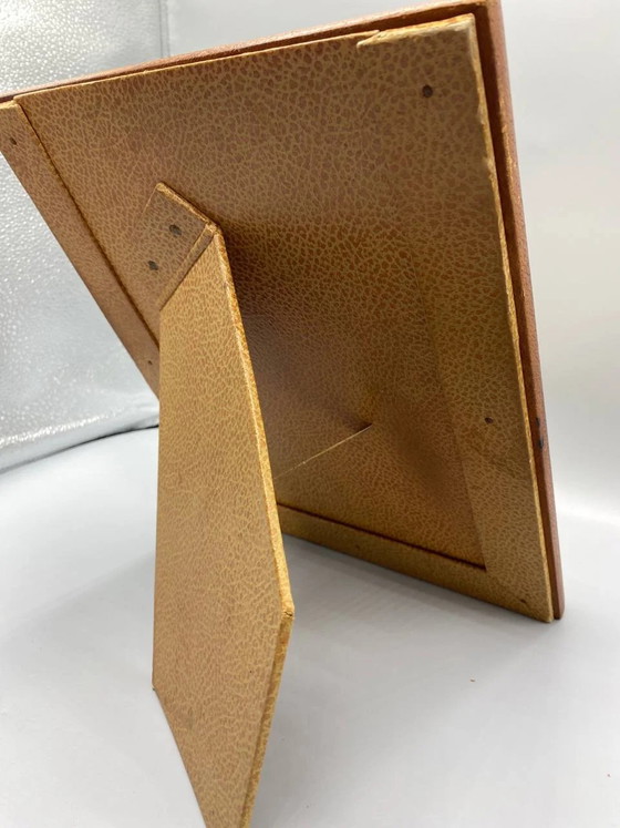 Vintage caramel brown grained leather photo frame with easel – Decorative Objects, Metal (photo 3 of 7)