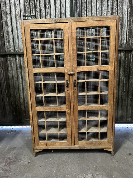 Image 1 of Scarpiera vintage di una scuola