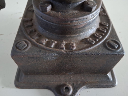 Antike Kaffeemühle aus Gusseisen von Peugeot Frères, Modell A00