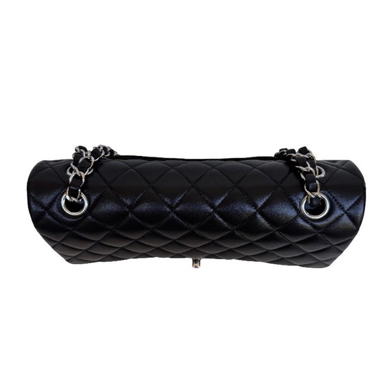 Chanel Classic Flap Medium – Crossbody bags, Lambskin (photo 9 of 17)