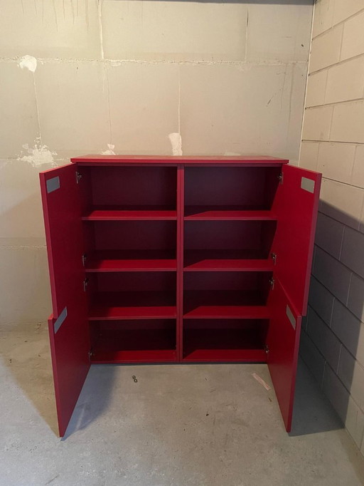 ¡Precioso mueble Pastoe de color rojo intenso, como nuevo!