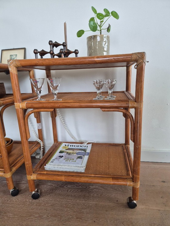 Image 1 of 2 scaffali/tavoli vintage in bambù/rattan