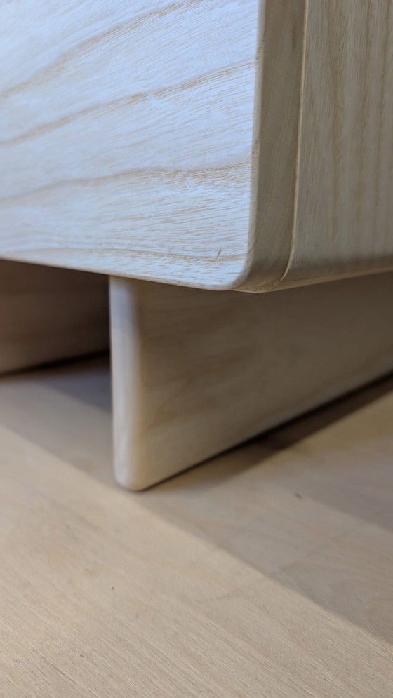 Image 1 of Set di comodini in legno di frassino