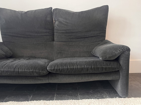 Image 1 of Cassina Maralunga 2 zits van Vico Magistretti - bicolore zwartgrijs