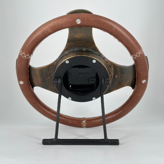 Image 1 of Sculptural steering wheel table clock made of patinated metal – Vintage Automobilia