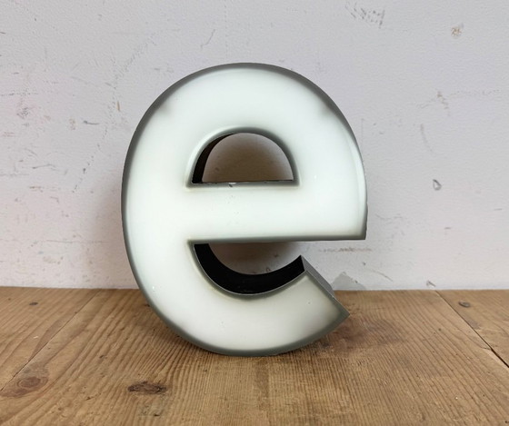 Image 1 of Lettera e illuminata grigia vintage, anni '70