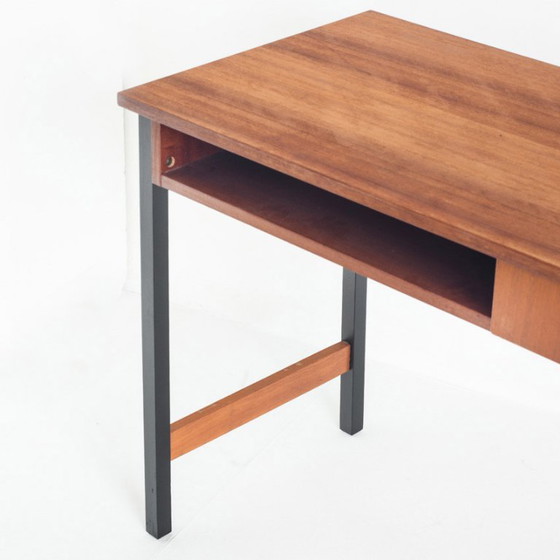 Escritorio antiguo de un cajón. Chapa de caoba y madera maciza de haya. Francia, década de 1960. – Wood (photo 10 of 10)