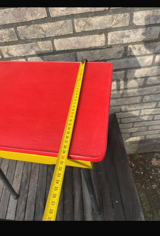 Image 1 of Comodini retrò rossi e gialli