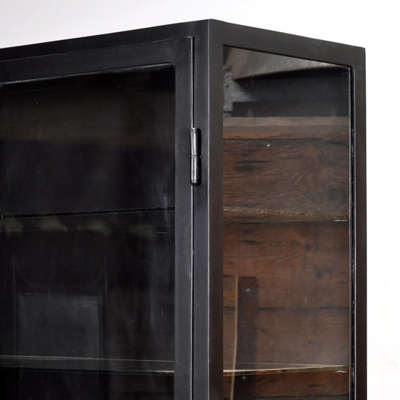 Image 1 of Medizinischer/Vitrinenschrank aus schwarzem Eisen, 1930er Jahre