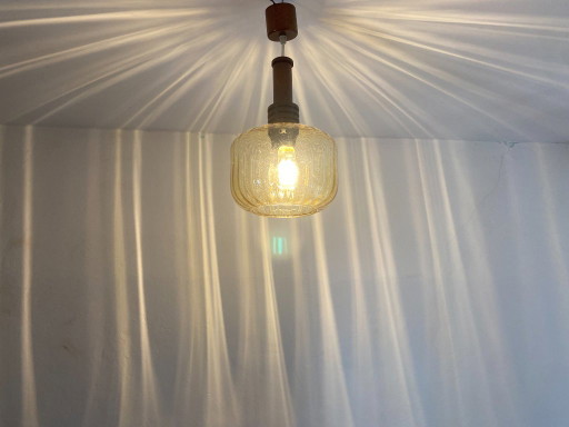 Vintage Joegoslavische hanglamp van amberkleurig glas, jaren 70. – hanglampen